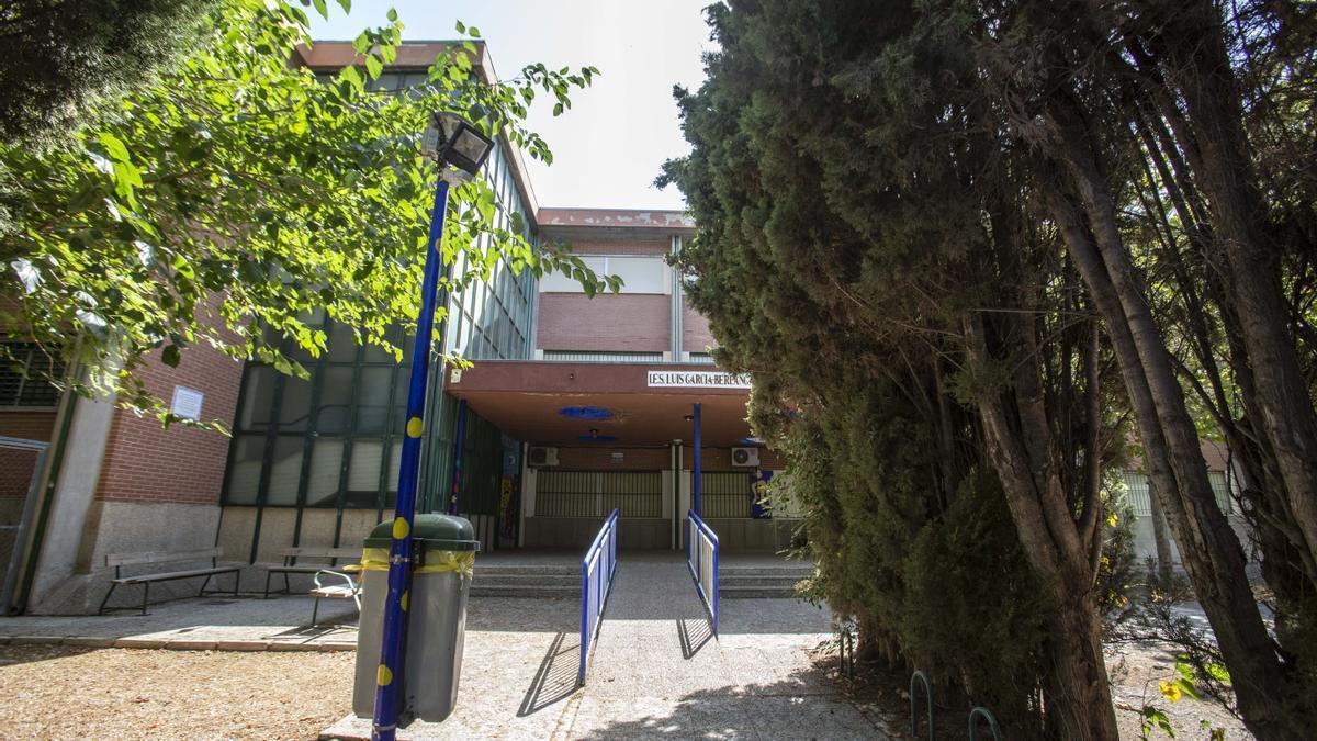 Entrada al Instituto Luis García Berlanga de Sant Joan.