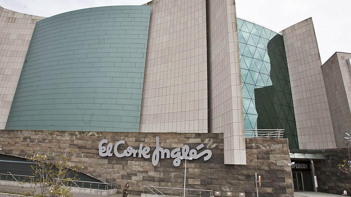 El outlet y el Hipercor de El Corte Inglés en Marineda City cerrarán sus  puertas el