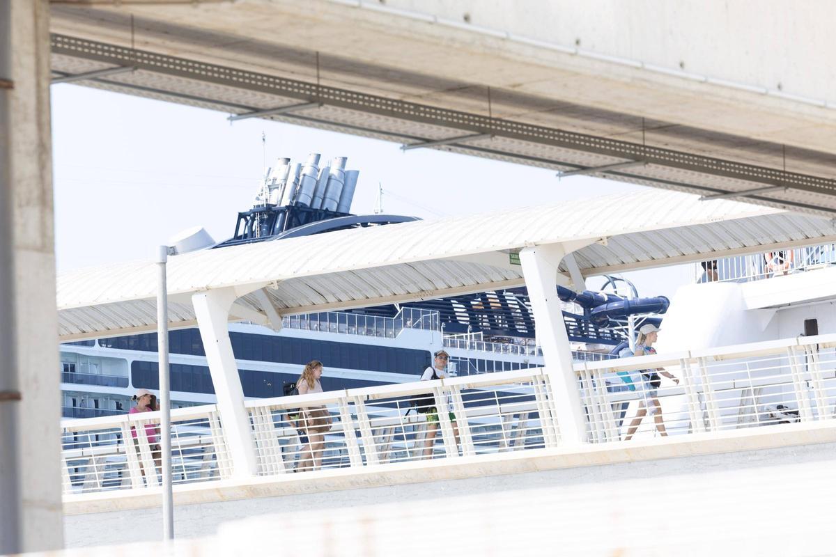 Los cruceristas arribados a Botafoch de Ibiza, en imágenes