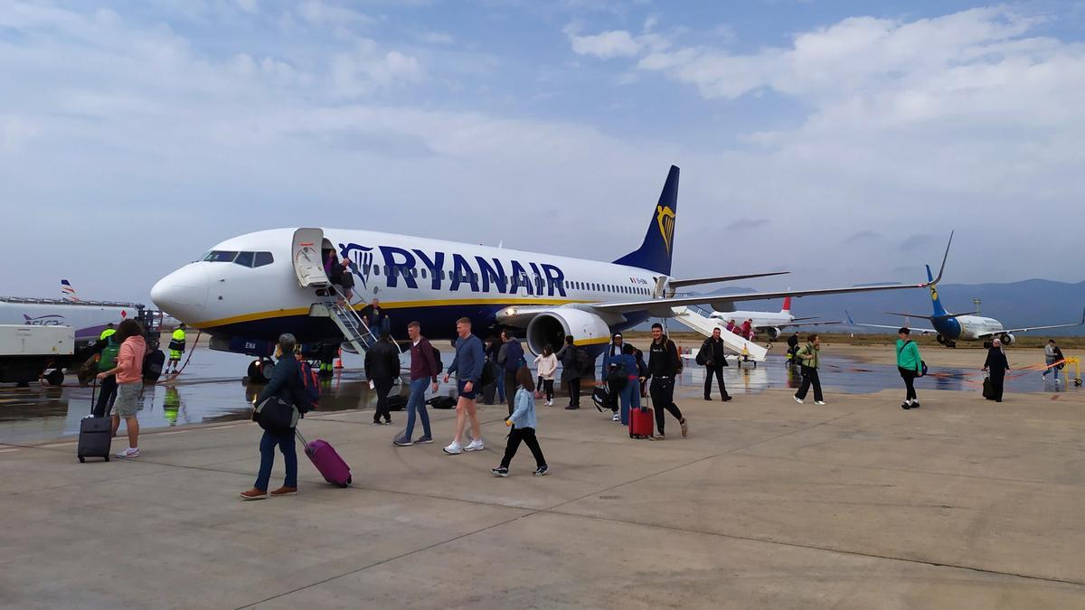 Los primeros viajeros procedentes de Dublín han llegado este domingo a Castellón