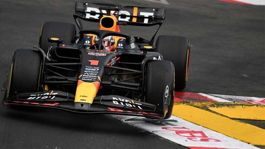 Verstappen se ha impuesto bajo la lluvia en Mónaco. | EFE