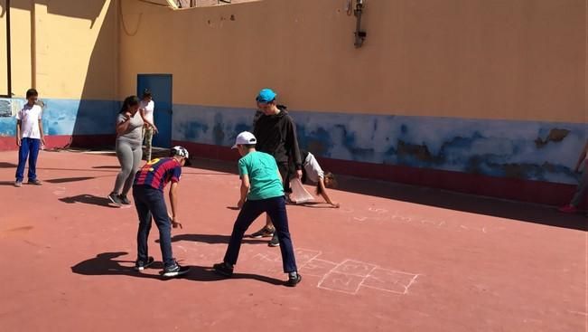 Los niños de Telde se acercan a los juegos tradicionales