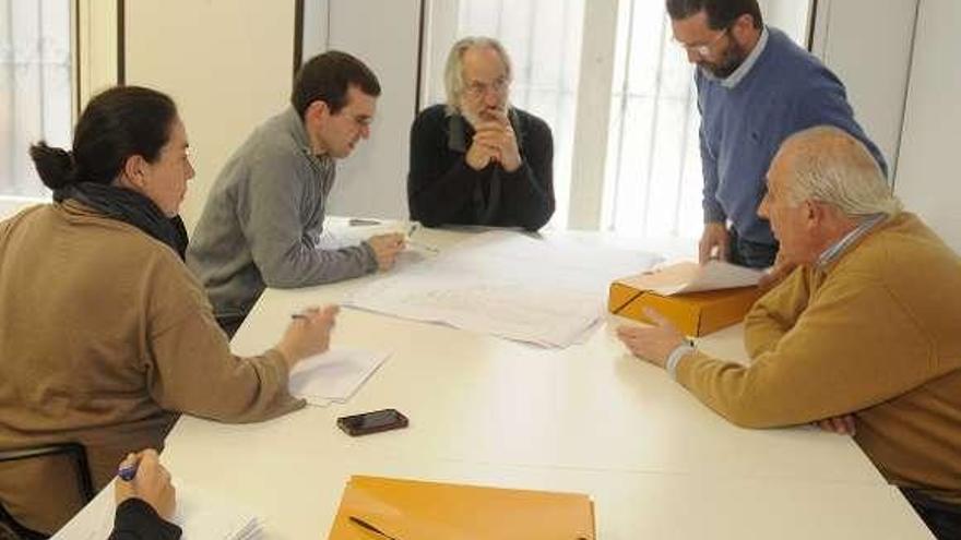 Reunión de ayer de la comisión pontevedresa.  // Rafa Vázquez