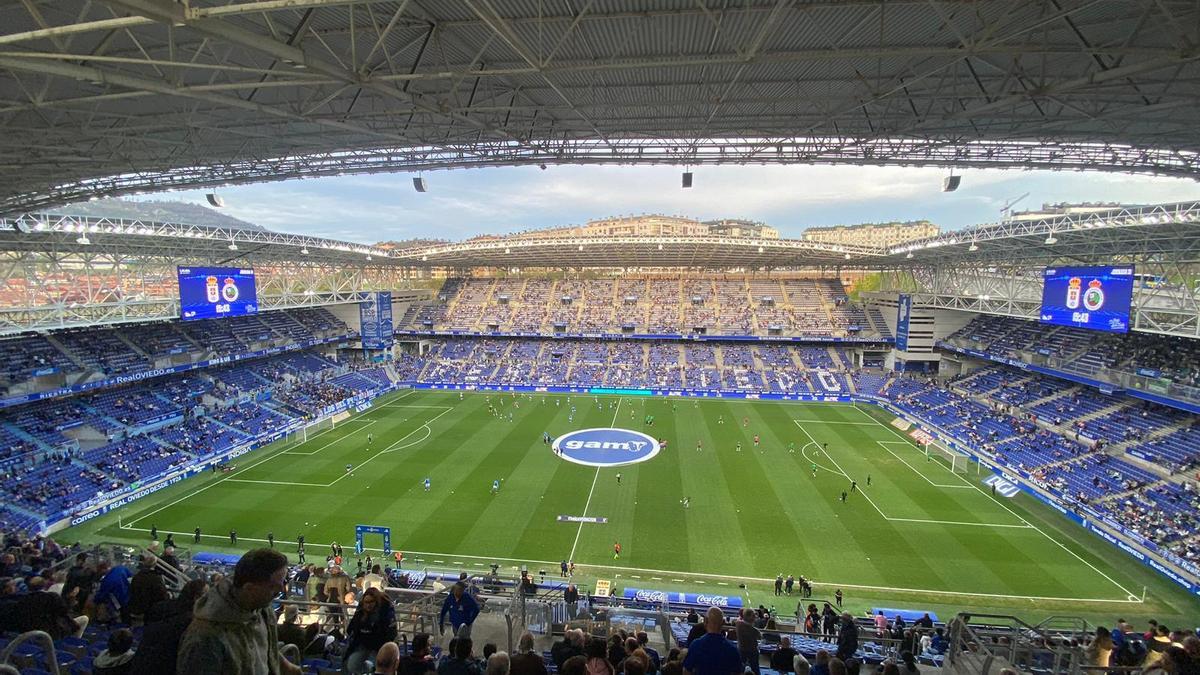 Ambiente previo al Real Oviedo-Racing de Santander en el Carlos Tartiere