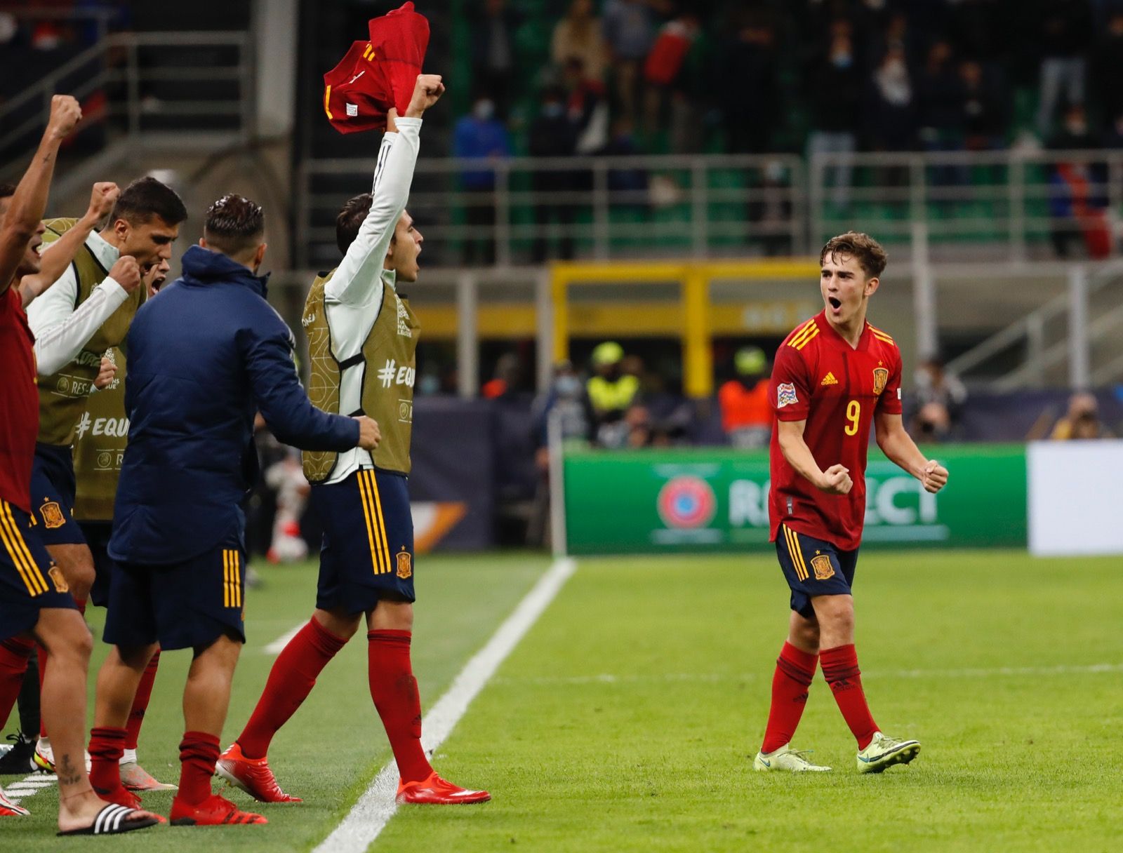 Gavi festeja el pase a la final de la Liga de las Naciones tras ganar a Italia.