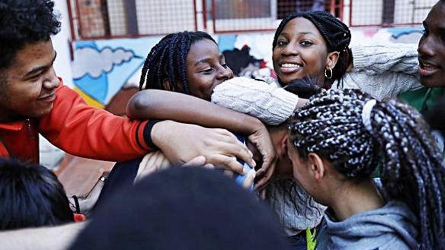 Prop de 5.000 veïns de Salt i Banyoles participen en un projecte intercultural