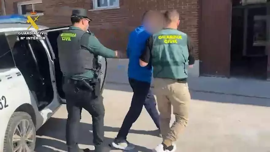 Detenido por estafar más de 50.000 euros a una persona de avanzada edad en Turís