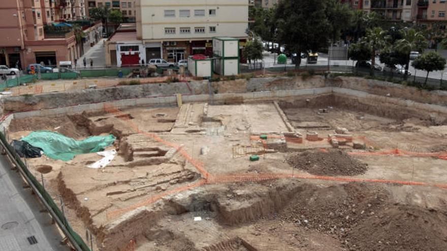 Restos arqueológicos del solar de la calle Ruaya, al lado de la calle Sagunto, hallados durante las obras de un aparcamiento (foto archivo).