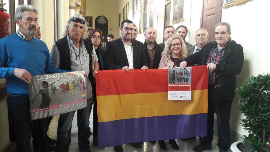 La concejala Remedios Ramos Sánchez junto a los miembros de Málaga Republicana presentando las actividades de La Desbandá 2018