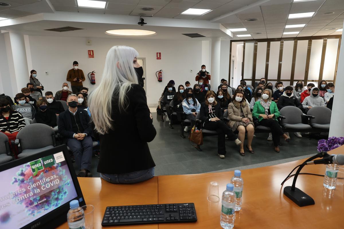 Una de las últimas conferencias celebradas ha sido ‘Las mujeres científicas, líderes contra el covid’.