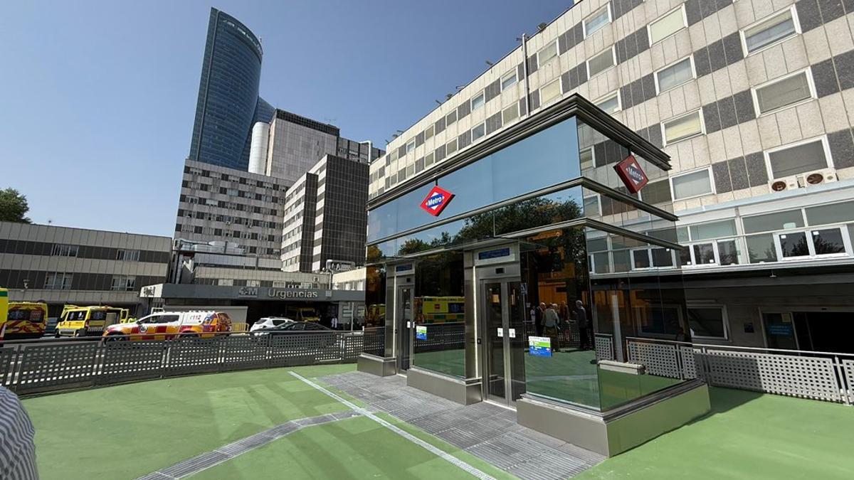 Nuevos ascensores instalados en la estación de Begoña de la Línea 10 de Metro de Madrid.