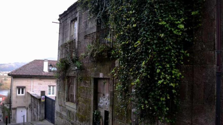 Vivienda en estado de ruina en la calle Canicouba. // J. V.