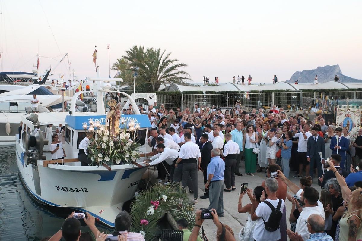 La procesión marinera es otra de las grandes tradiciones de Moraira.2