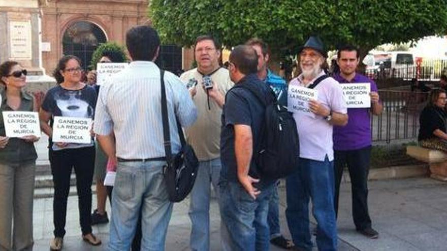 Presentación a la prensa de la asamblea del sábado.