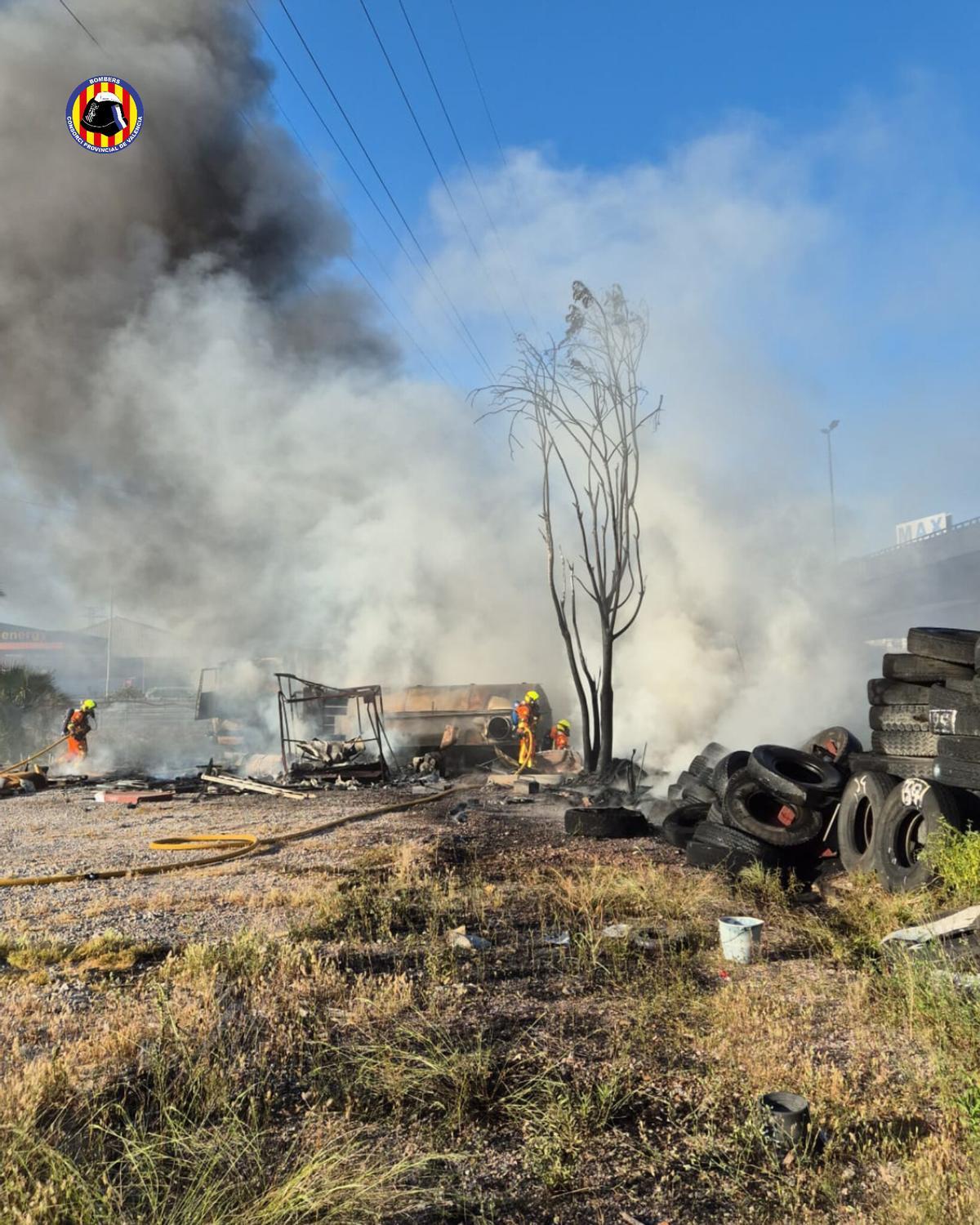 Incendio de un camión abandonado junto a la A-3
