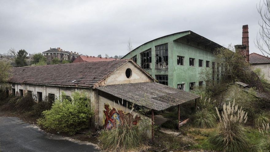 Oviedo quiere adquirir las fábricas de Loza y El Caleyo, en San Claudio: &quot;No hay mucho terreno industrial en la ciudad y tampoco lo habrá en el futuro&quot;