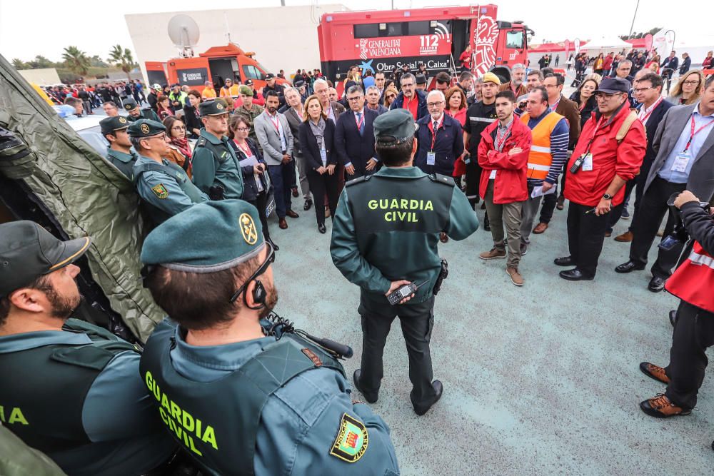 [SIN TITULO] La Generalitat realiza un gran despliegue de recursos, incluido un simulacro de una situación de pillajes en comercios tras un terremoto, helicóptero, bomberos o la intervención de la UME