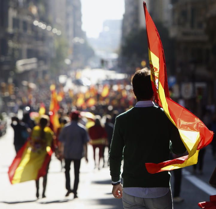 Milers de persones es manifesten a favor de la unitat d'Espanya a Barcelona