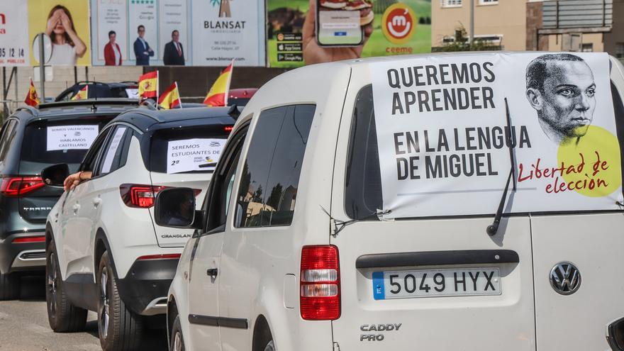 Una asociación recoge más de 40.000 firmas para que se debata en Les Corts la libertad de elección de lengua