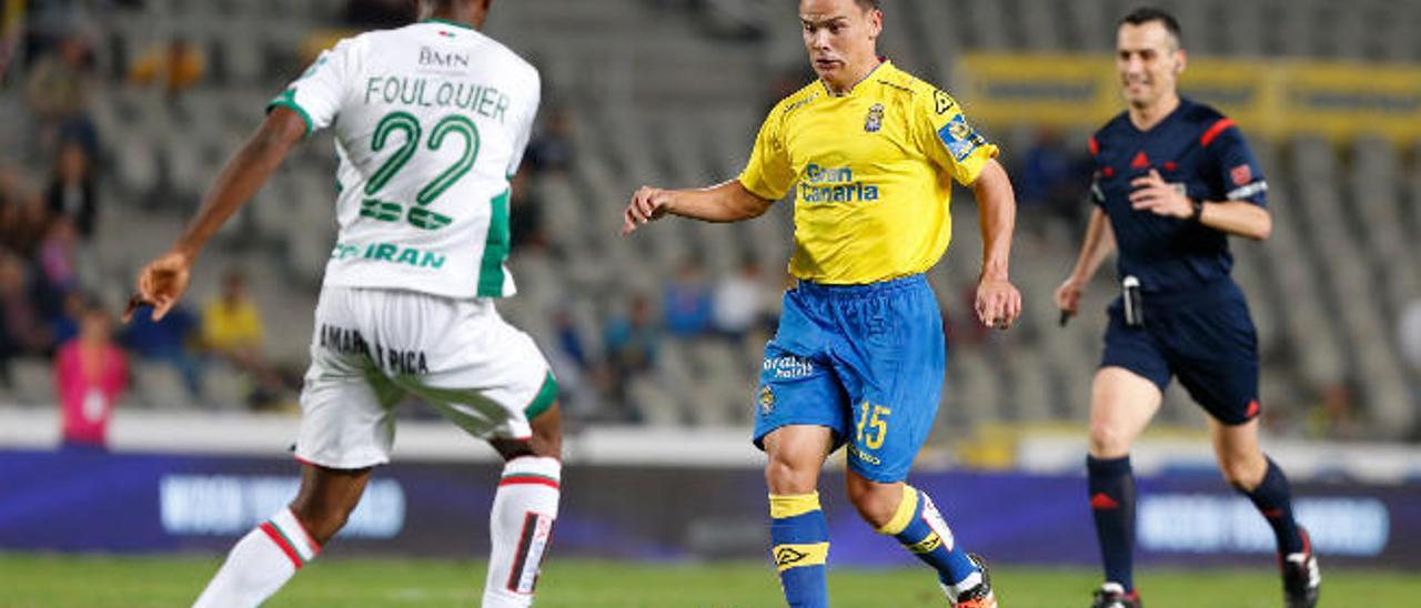 Roque, durante el choque ante el Granada, en el Gran Canaria