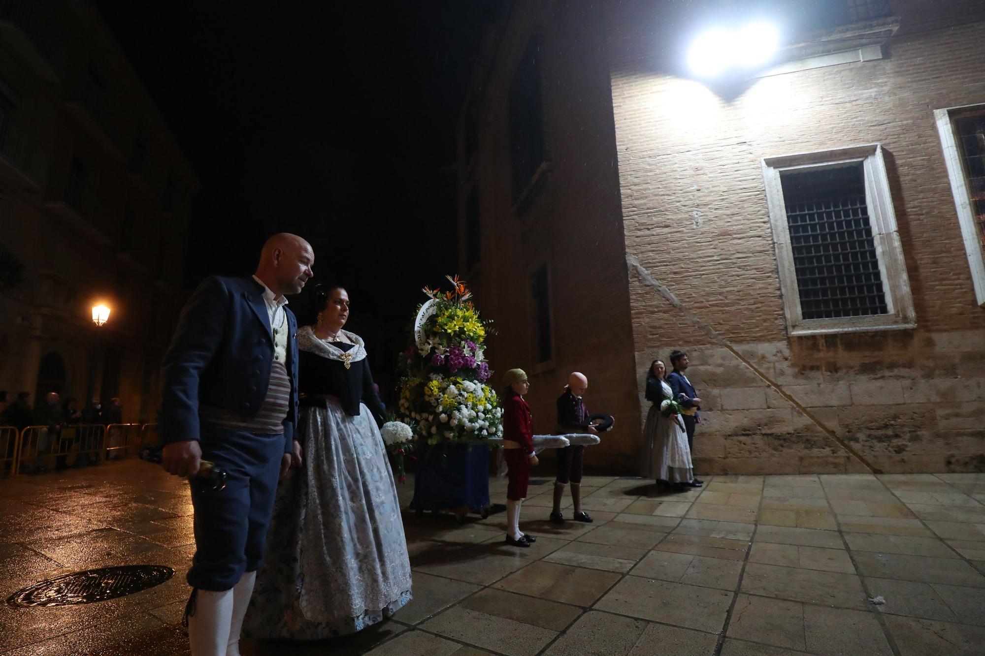 Búscate en el primer día de ofrenda por la calle de la Paz (entre las 21:00 a las 22:00 horas)