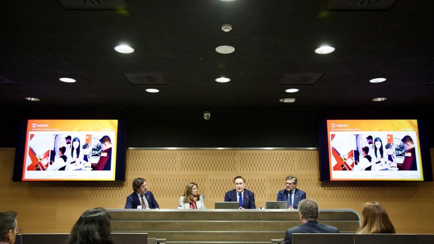 Las &#039;Aulas Newton&quot; llegan a Sevilla para despertar las vocaciones científicas entre los adolescentes