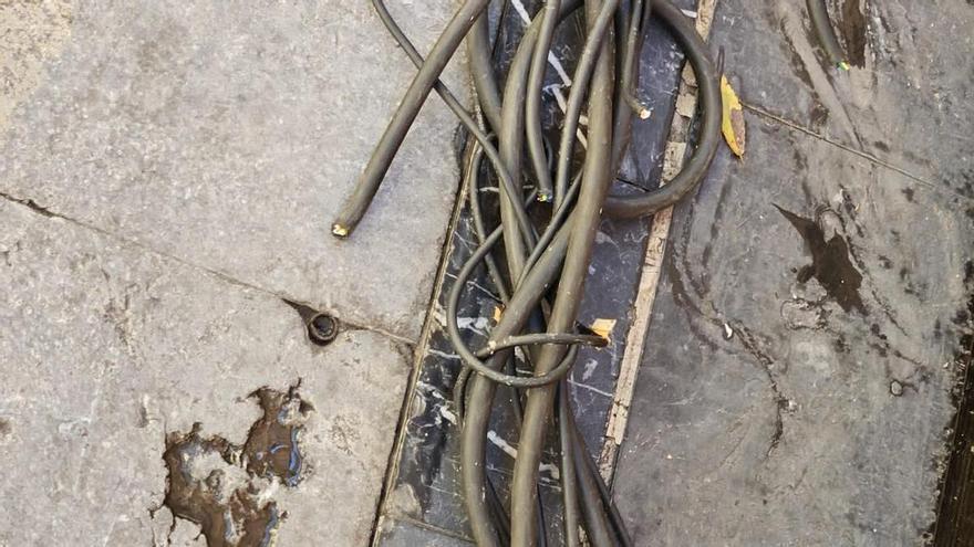 Sabotaje en las fiestas de San Mateo de Oviedo: cortan los cables del equipo de música de las casetas de Porlier