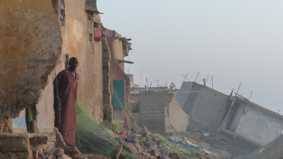 Viviendas arrastradas por la subida del mar en la ciudad costera de Saint Louis, en Senegal.