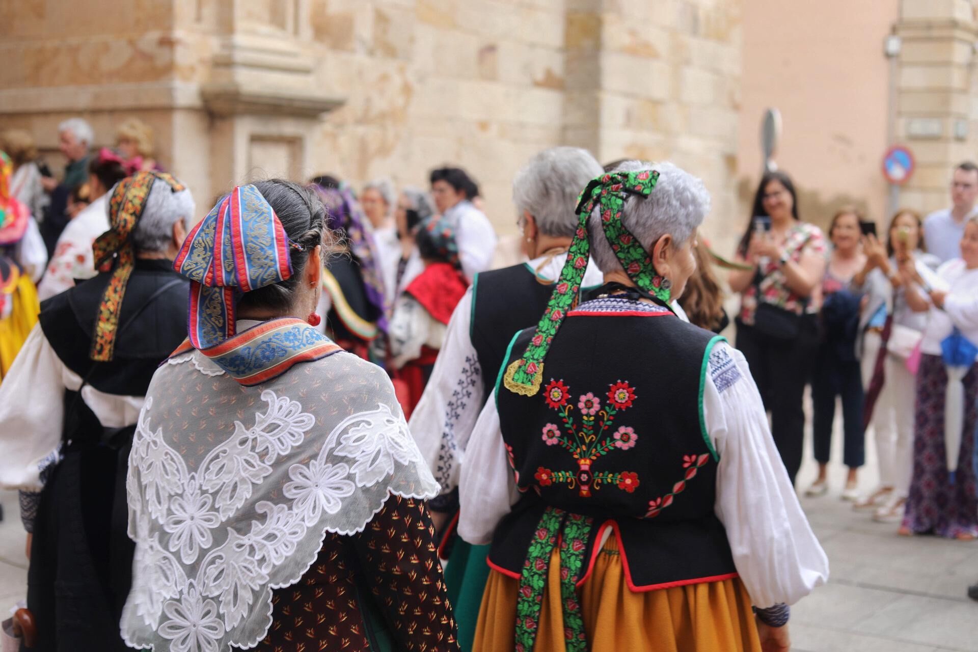 GALERÍA | Desfile de indumentaria tradicional de Zamora en San Pedro