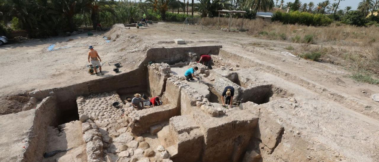 Trabajos en la zona donde se encontraron los primeros restos de muralla en campañas anteriores, y donde en septiembre se ampliarán las excavaciones. | ANTONIO AMORÓS