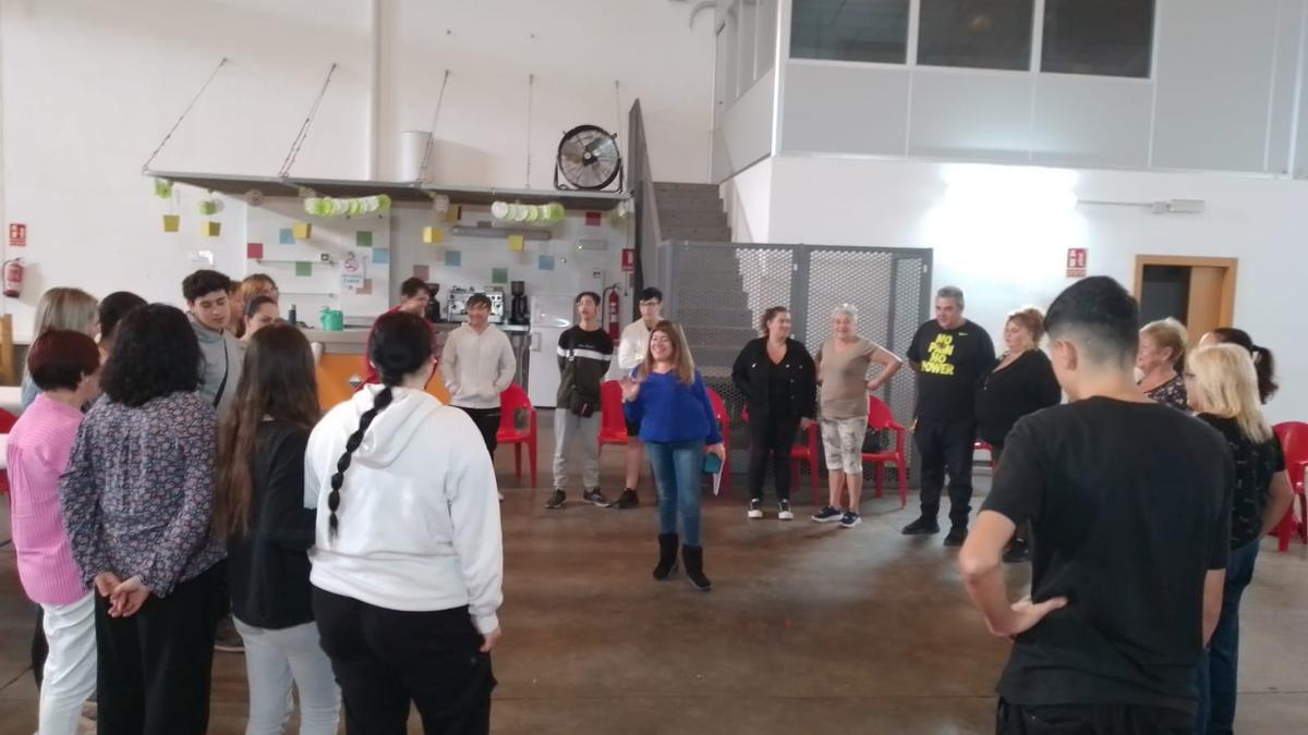 Las y los participantes en el Taller Creativo y Terapéutico del pasado 3 de noviembre por el 25N.