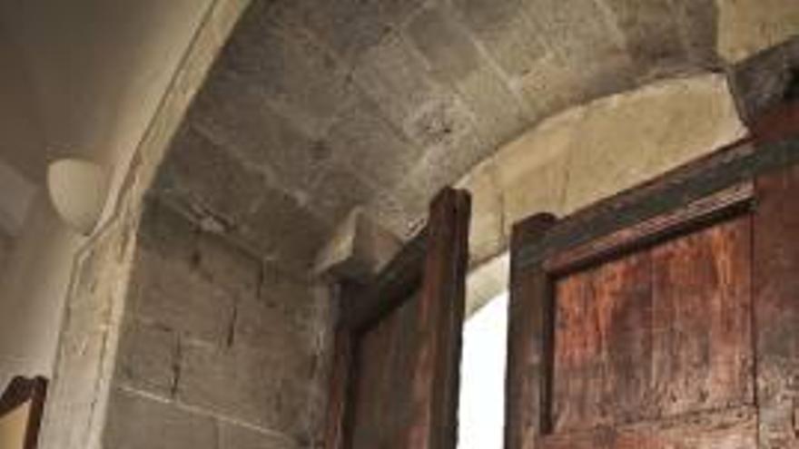 Imagen de la puerta del Palau Comtal tras los trabajos de conservación.