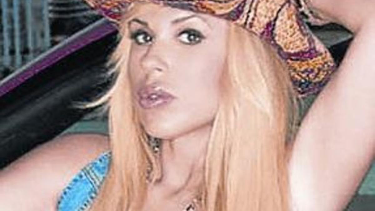 La Paris Hilton latina llena la portada de 'Interviú'_MEDIA_1