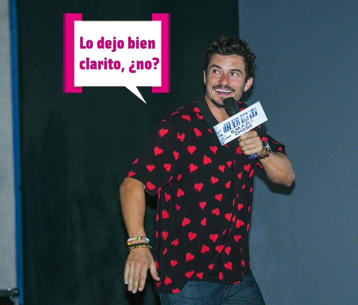 Orlando Bloom con una camisa de corazones