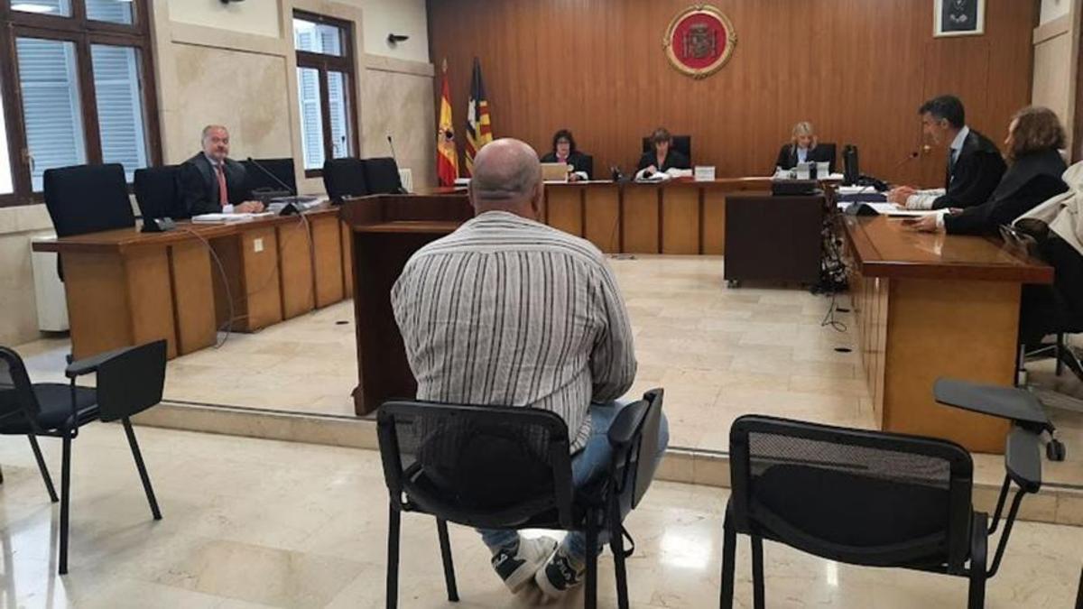 El hombre condenado, durante el juicio celebrado en la Audiencia Provincial de Palma.