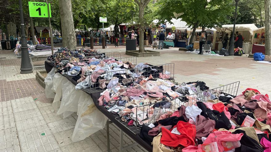 Un 'todo a un euro' de bragas en Womad Cáceres