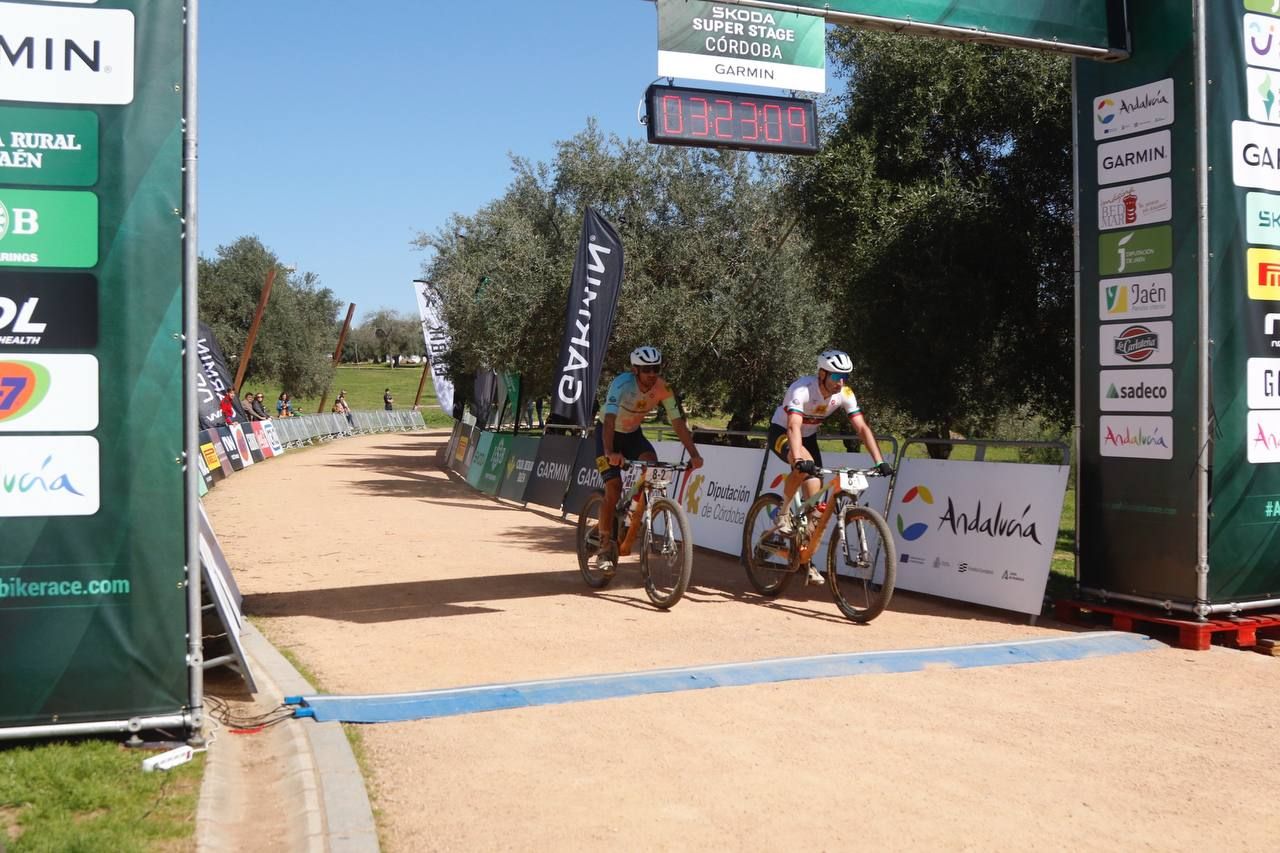 La Andalucía Bike Race a su paso por Córdoba en imágenes