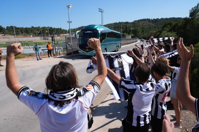 Galería | La afición, presente en el último entrenamiento del CD Castellón antes de viajar a Almería