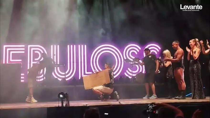 Así ha sido la pedida de mano en el concierto de Nebulossa: "Dénia ha colaborado a que sea el hombre más feliz del mundo"