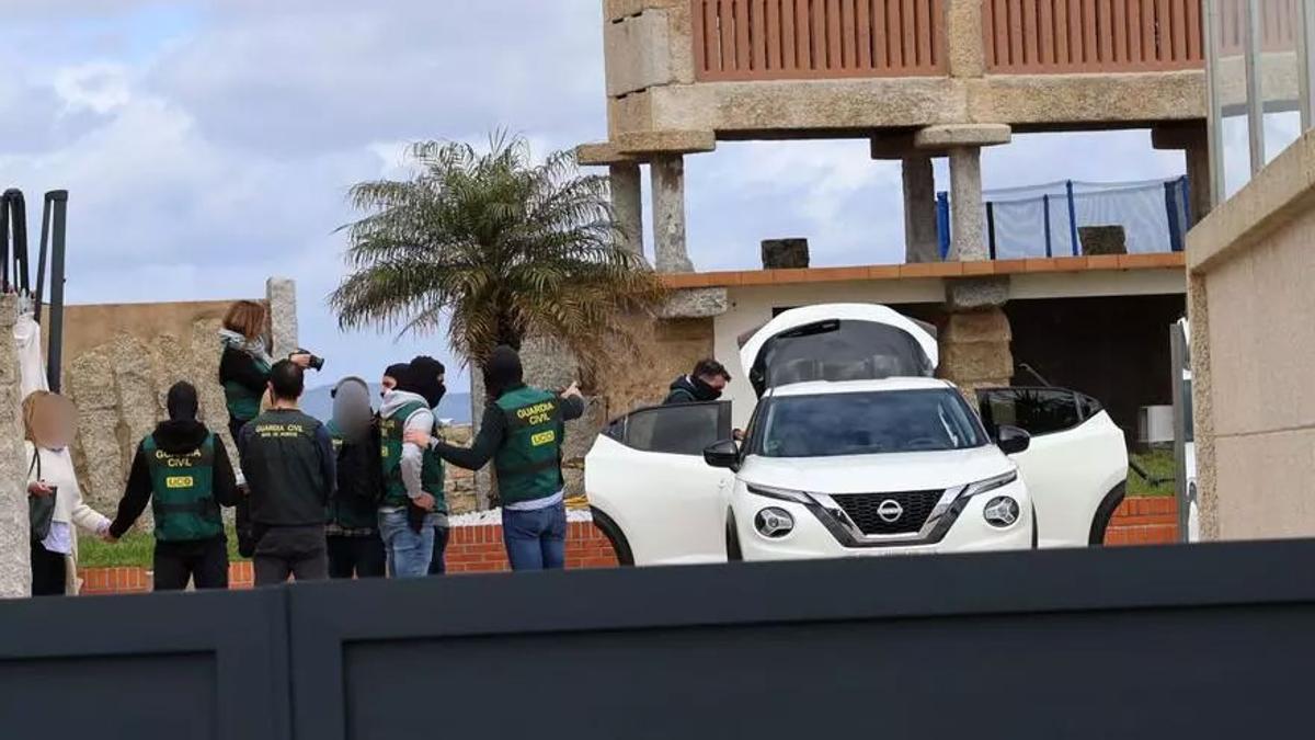 La Guardia Civil, en el chalé de As Sinas (Vilanova).