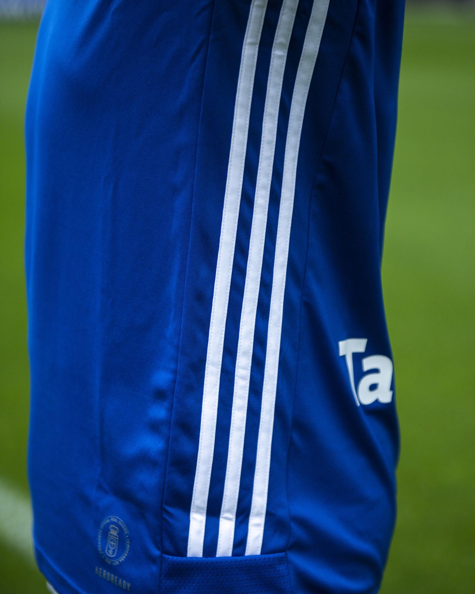 Presentación de la primera equipación del Real Oviedo