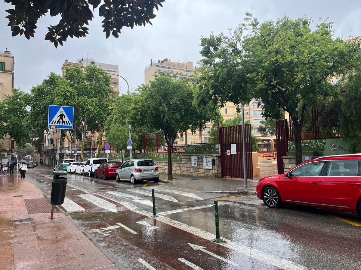 La calle no ha sido cortada pese a la petición enviada al Ayuntamiento