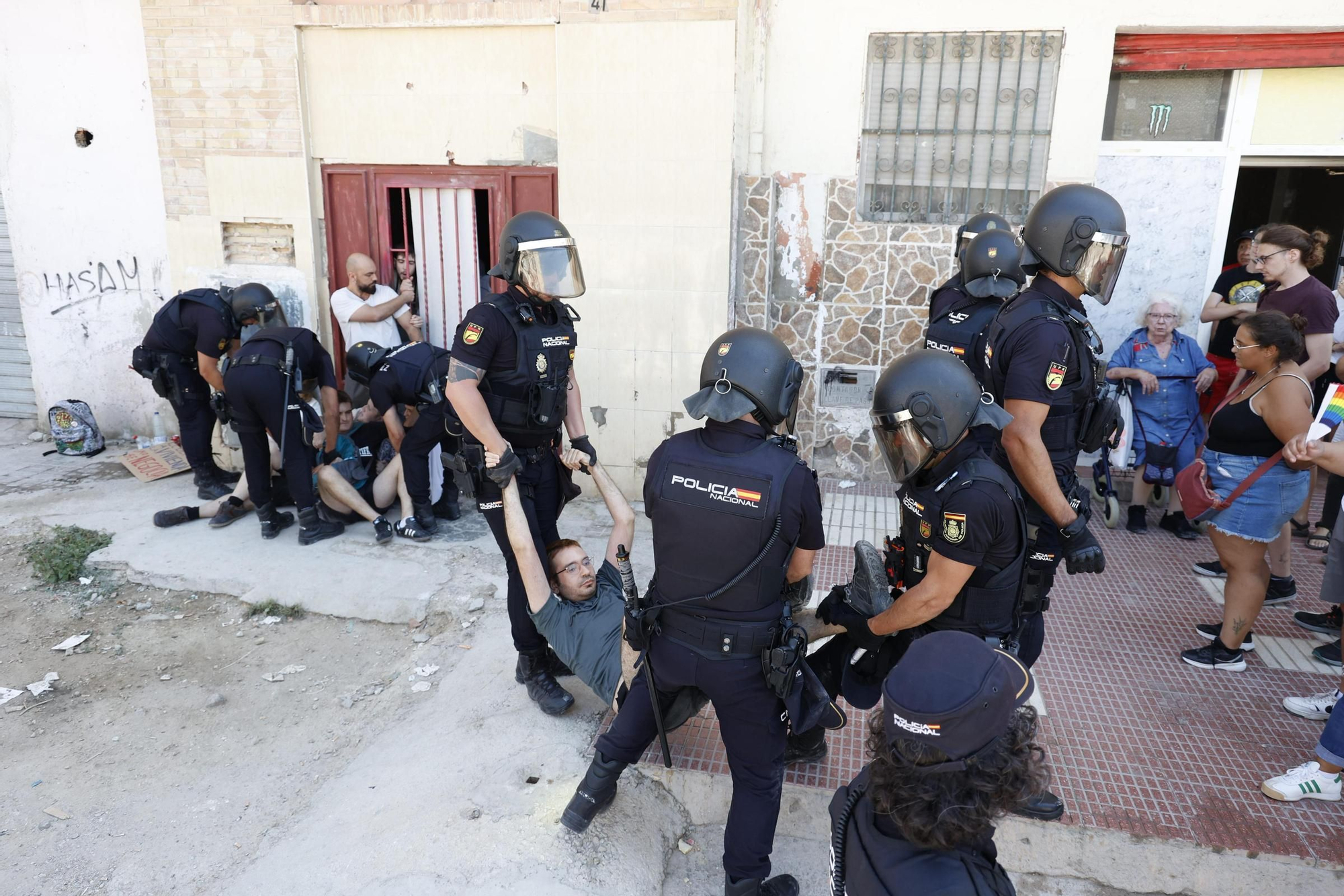 Desahucio en el barrio de Nou Alacant