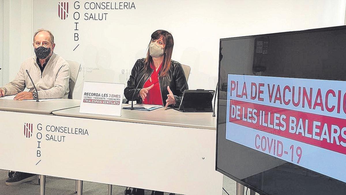 Juli Fuster y Maria Antònia Font durante su comparecencia para explicar el plan de vacunación.