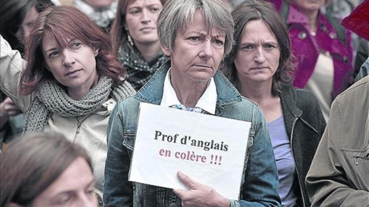 Una profesora protesta por la ley educativa francesa en Estrasburgo.