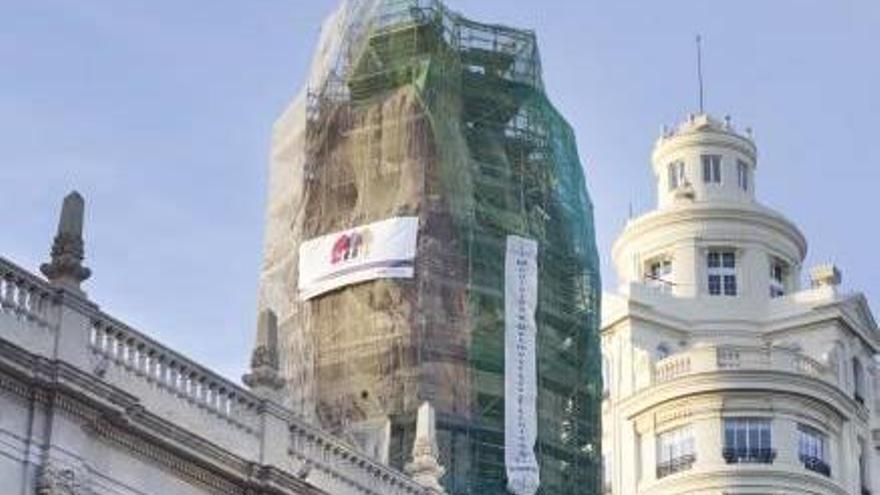 El consistorio rehabilita las torres del edificio principal por riesgo de caída de cascotes