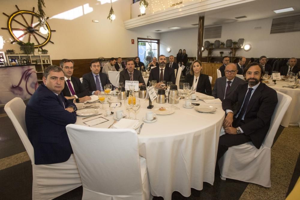 Ezequiel Moltó, director de Comunicación del Grupo Vectalia. De Hidraqua, Sergio Sánchez, director del área de Poblaciones; Isidoro Andreu, director del área de Clientes; Juan Carlos de Cabo Blasco, director de Sistemas; Marc García, director de Recursos Humanos y Organización; y Carmela Sánchez-Medina, asesora jurídica. Junto a ellos, Guillermo Moreno, presidente de la patronal del metal Fempa, y Luis Rodríguez, secretario general de Fempa.