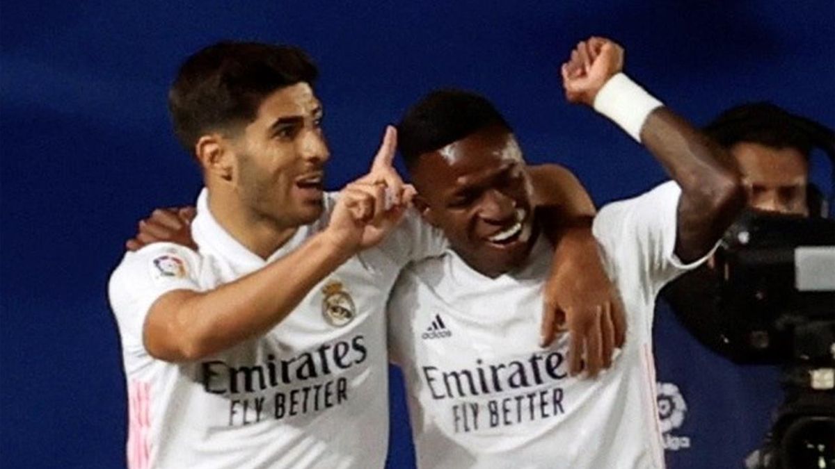 Asensio con Vinicius celebrando un gol