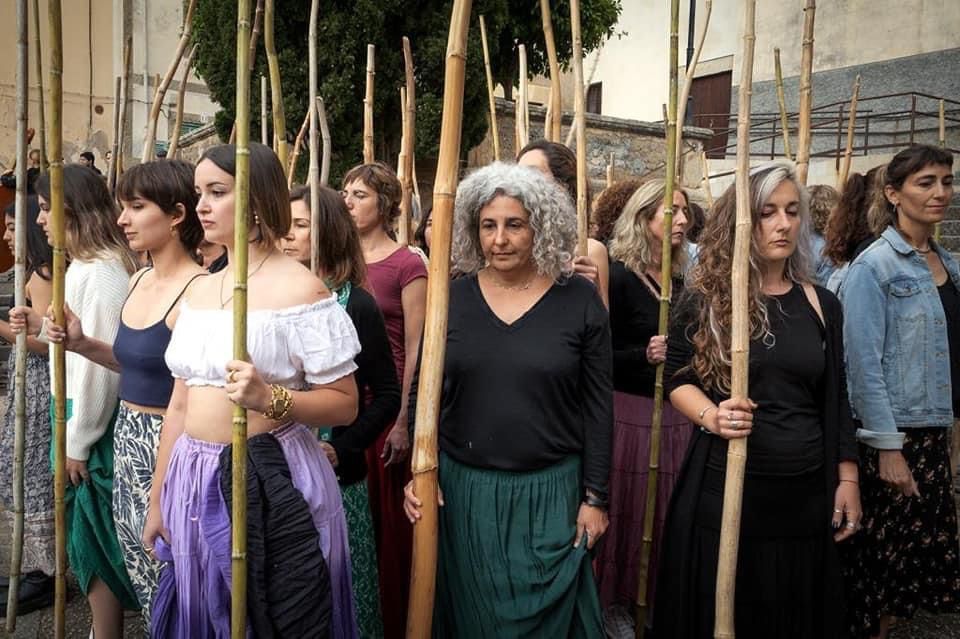 Las mujeres de Artà salen a la calle ‘Endimoniades’ de la mano de Pilar Albarracín