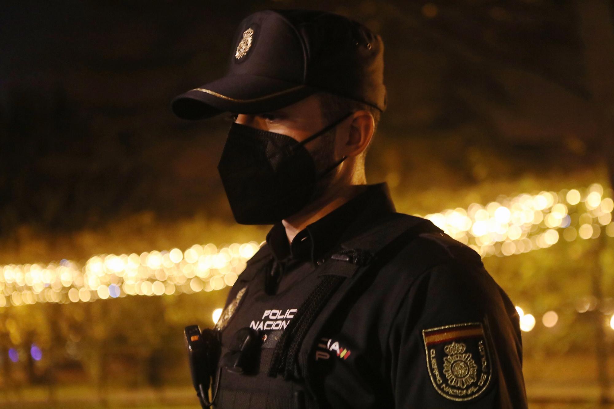 Antonio González y Brais Noya, los guardianes de la primera noche del año en Oviedo